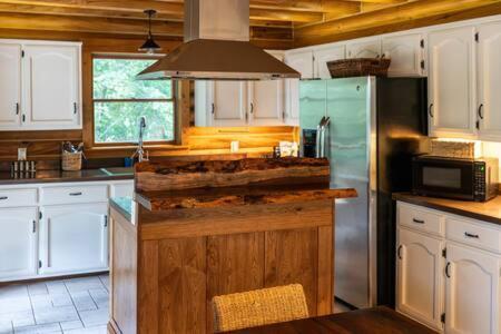 Cozy 2 Bedroom Cabin Nestled In Wooded Hideaway Monterey Dış mekan fotoğraf