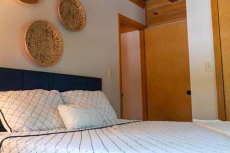 Cozy 2 Bedroom Cabin Nestled In Wooded Hideaway Monterey Dış mekan fotoğraf