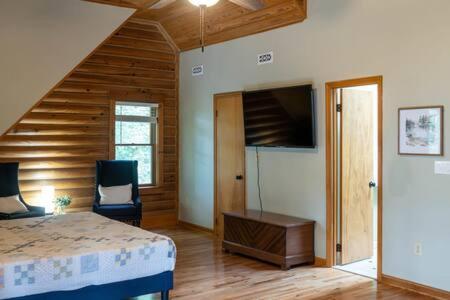 Cozy 2 Bedroom Cabin Nestled In Wooded Hideaway Monterey Dış mekan fotoğraf